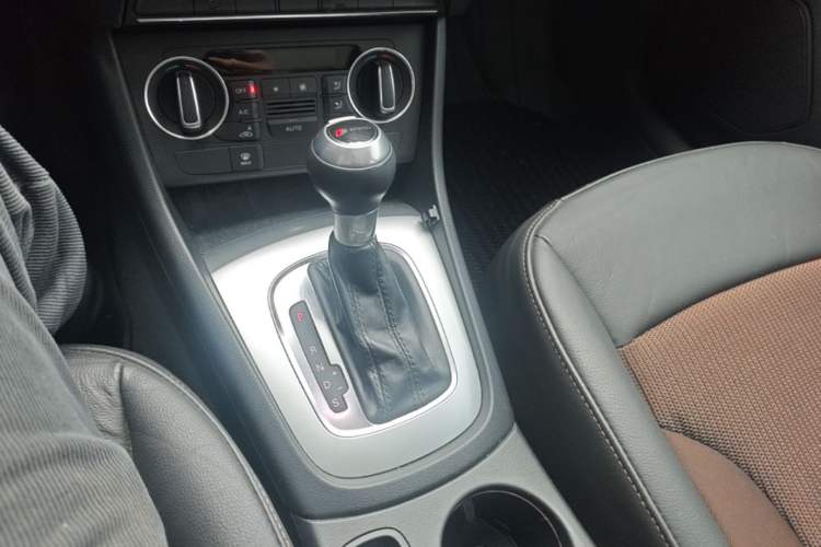 Used Audi Q3 2018 30th Anniversary Edition 30 TFSI Fashion Model Gear Lever