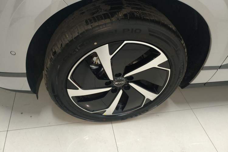 Used BYD Sealion 06 New Energy 2025 Model DM-i 170 Navigation Pro Edition Left Front Wheel Hub