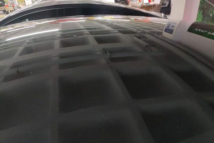 Used Tesla Model Y 2023 Long-Range All-Wheel-Drive Version Roof