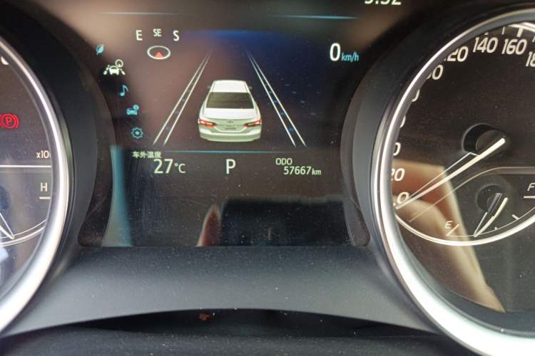 Used Toyota Camry 2021 2.0G Luxury Edition Odometer Close Up