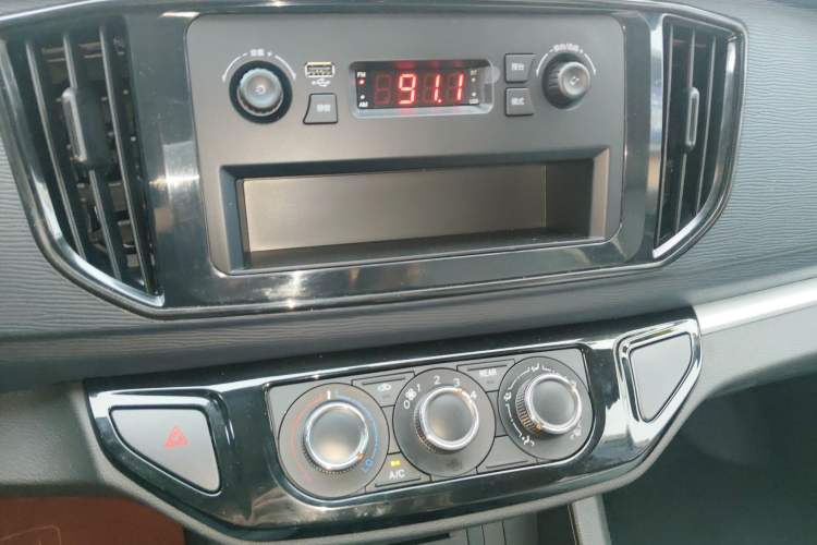 Used FORTHING Lingzhi 2023 M5L 1.6L Base Model 5 Seats
