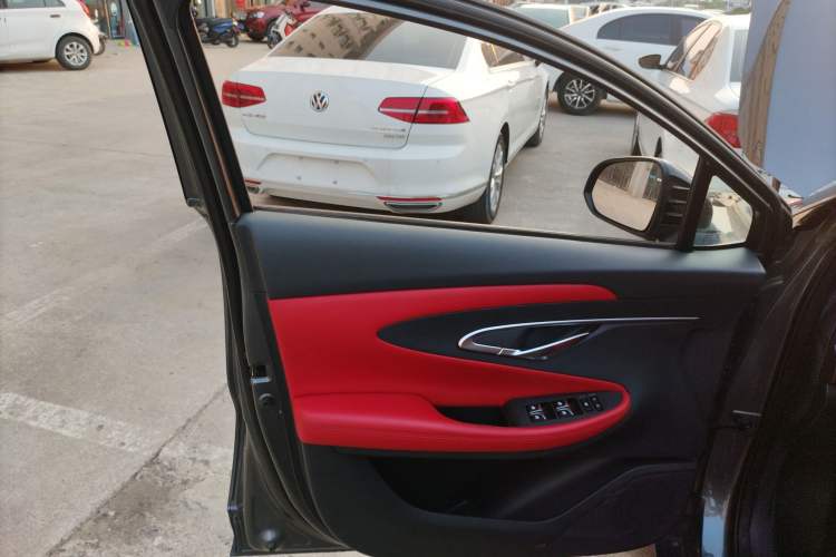 Used CHANGAN UNI-T 2020 1.5T Prestige Version
