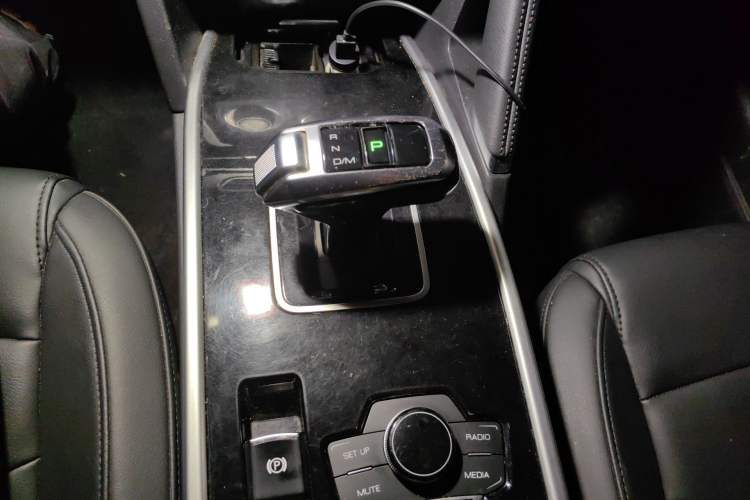 Used Haval H6 2018 Red-Label Sport Edition 1.5T Automatic Two-Wheel Drive Elite Model Gear Lever