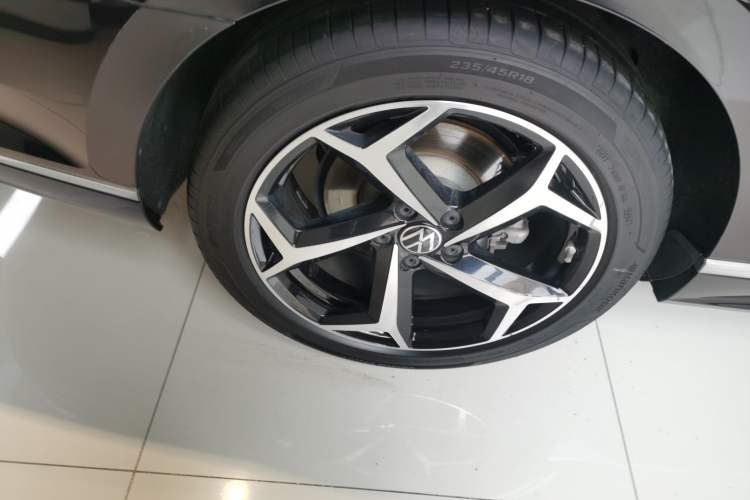 Used Volkswagen Magotan 2024 2 Million Units Zhongxiang Version 330TSI DSG Luxury Edition