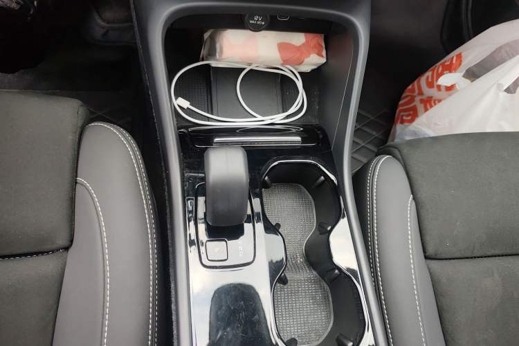 Used Volvo C40 2022 Long-Range PRO Version Gear Lever