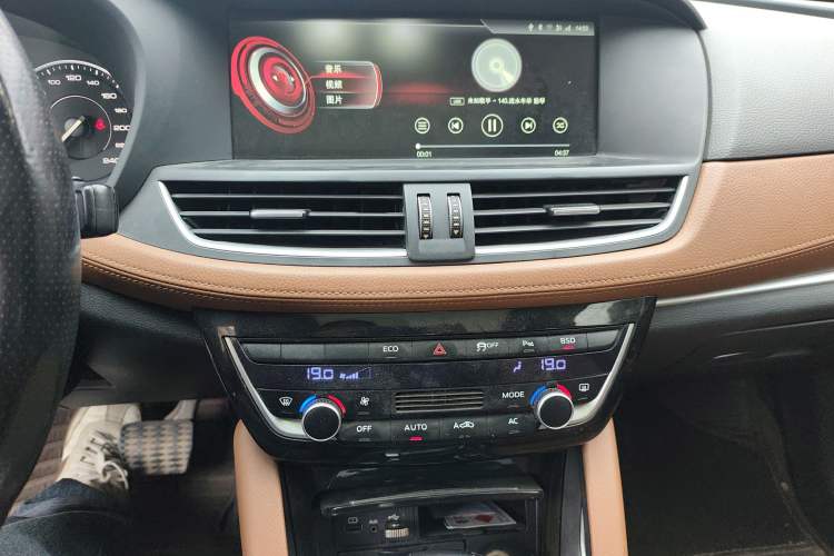 Used BORGWARD BX7 2016 28T Two-Wheel Drive Luxury Version 5 Seats
