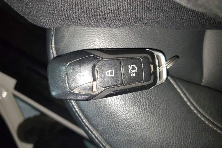 Used Ford Edge 2015 2.0T GTDi Two-Wheel-Drive High-Line Version