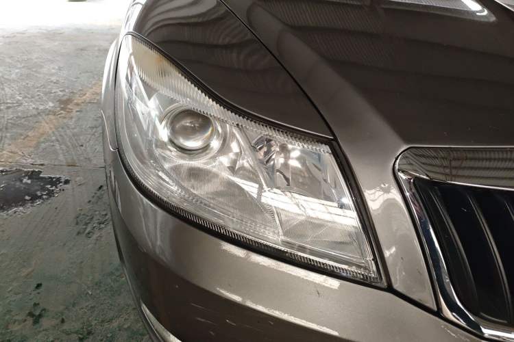 Used Skoda Octavia 2014 1.6L Automatic Yijie Edition Right Front Headlight