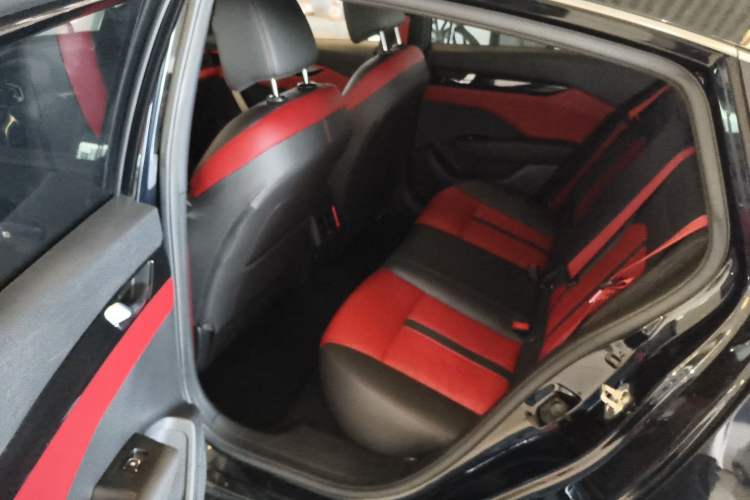 Used Dongfeng Aeolus Yixuan 2022 230T Automatic Adaptive-Beam Knight Edition
