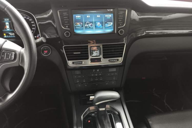 Used Hongqi H7 2019 2.0T Flagship Edition Audio And AC Panel