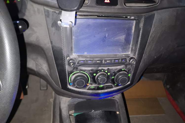 Used Wuling Hongguang 2014 1.5L Base Version Audio And AC Panel