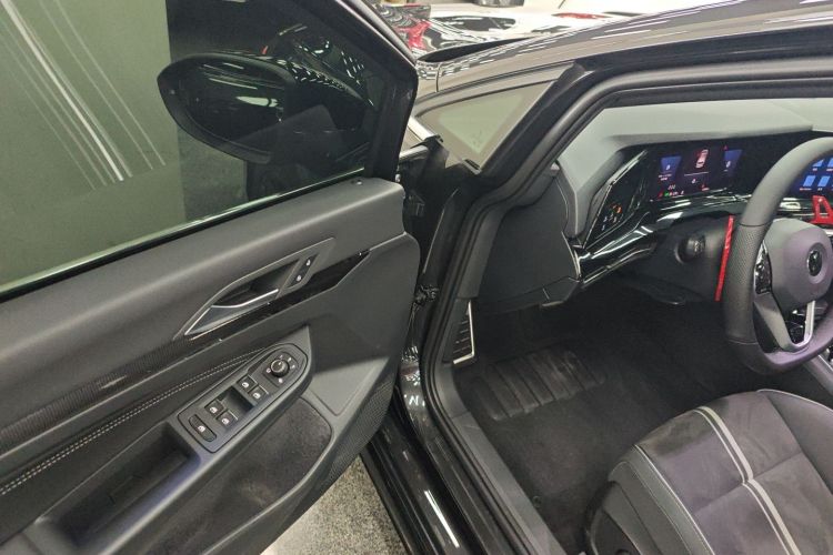 Used Volkswagen Golf 2023 Facelift 280TSI DSG R-Line Lite Driver Seat