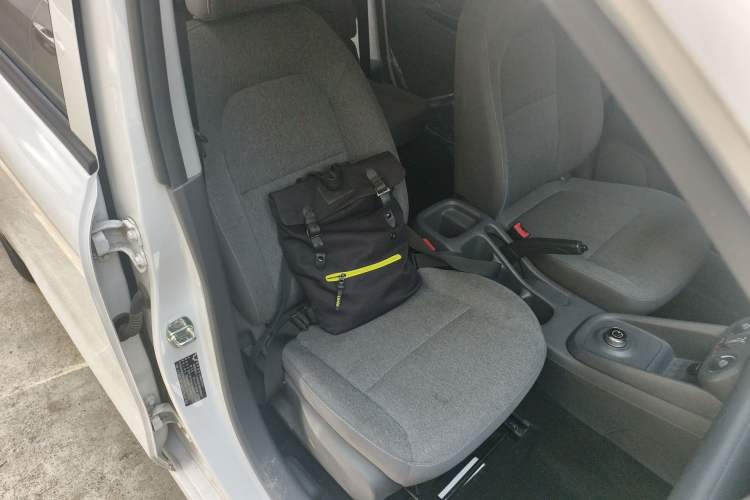 Used Wuling Hongguang New Energy 2024 All-Electric Model 300KM Standard Version Right Front Seat