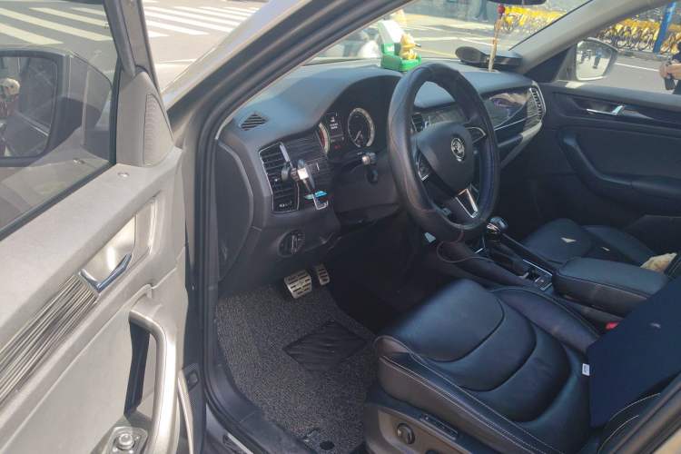 Used Skoda Kodiaq 2018 Facelifted TSI330 5-Seater Two-Wheel-Drive Luxury Enjoyment Edition
