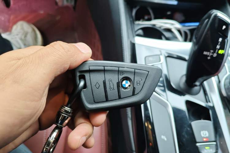 Used BMW 5 Series 2018 Restyled 530Li Leading Edition M Sport Package Vehicle Key