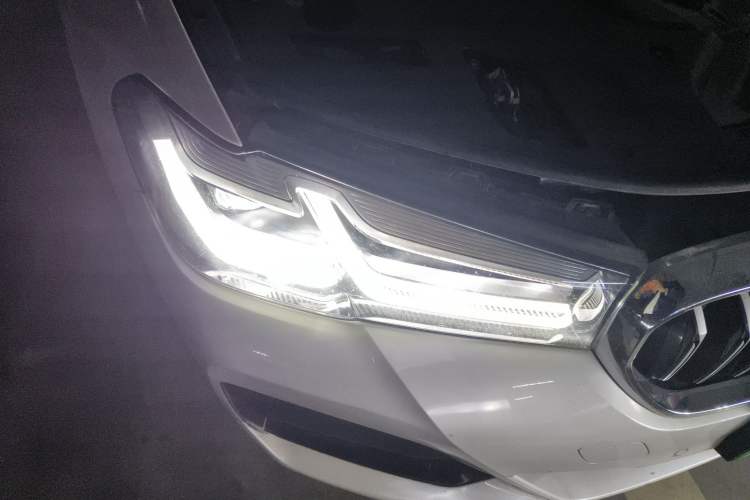 Used BMW 5 Series New Energy 2021 Restyled 535Le Pioneer Edition M Sport Package Right Front Headlight