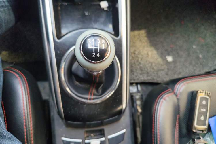 Used Zotye Domy X5 2015 1.5T Manual Luxury Version China IV Standard Gear Lever