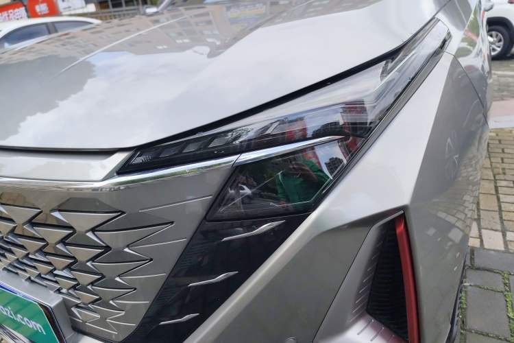 Used CHANGAN OSHAN Z6 2023 Blue Whale 1.5T DCT Smart Luxury Model
