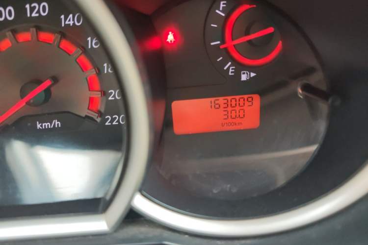 Used Nissan Sylphy 2009 1.6 XL Manual Luxury Sunroof Edition Odometer Close Up