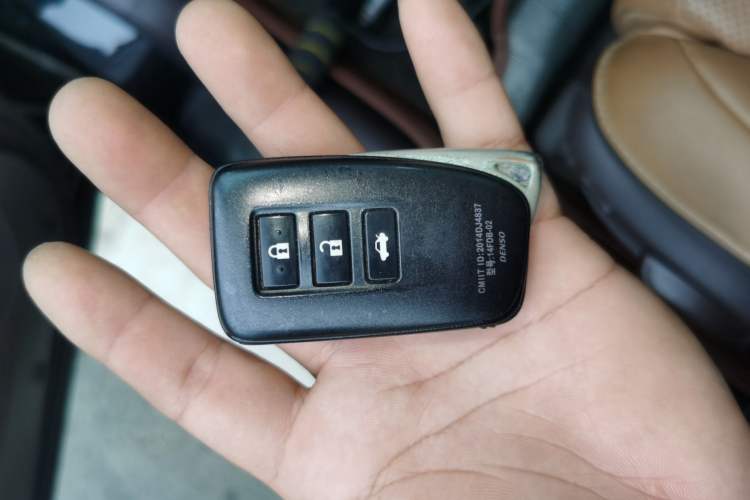 Used Lexus ES 2015 300h Comfort Edition Vehicle Key