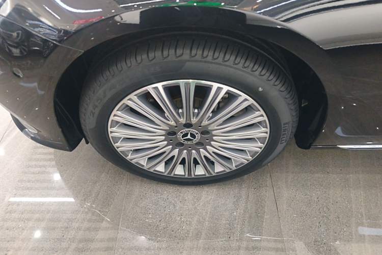 Used Mercedes-Benz E-Class 2022 Second Facelift E 300 L Luxury Edition
