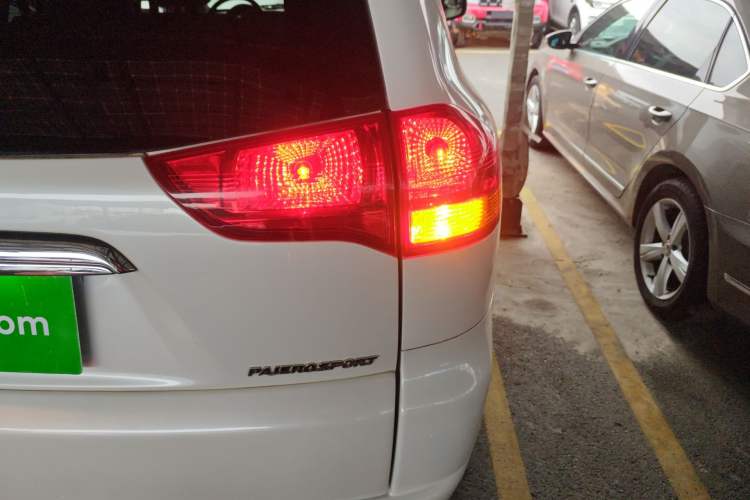 Used Mitsubishi Pajero Sport 2013 3.0L Automatic 4x4 Flagship Edition Exterior 3