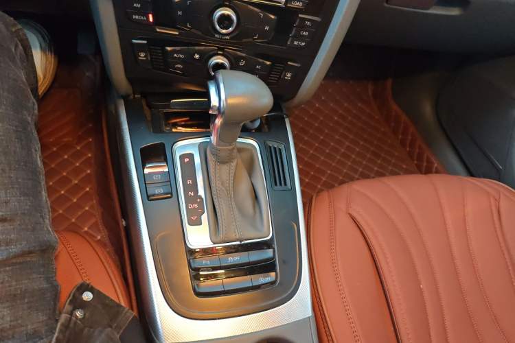 Used Audi A4L 2013 35 TFSI Automatic Standard Model Gear Lever