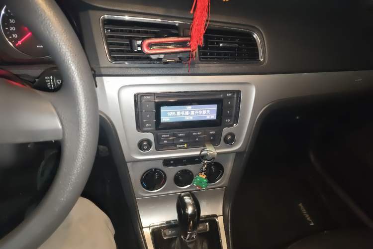 Used Volkswagen Gran Lavida 2013 1.6L Automatic Comfort Model Audio And AC Panel