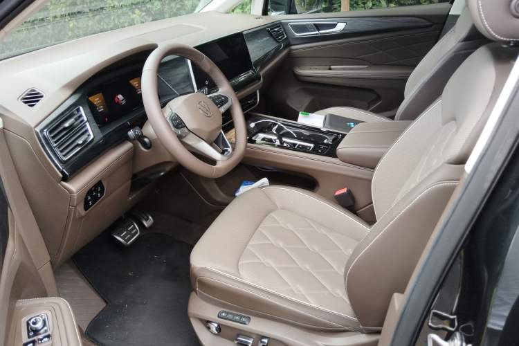 Used Volkswagen Viloran 2024 380TSI Premium Edition
