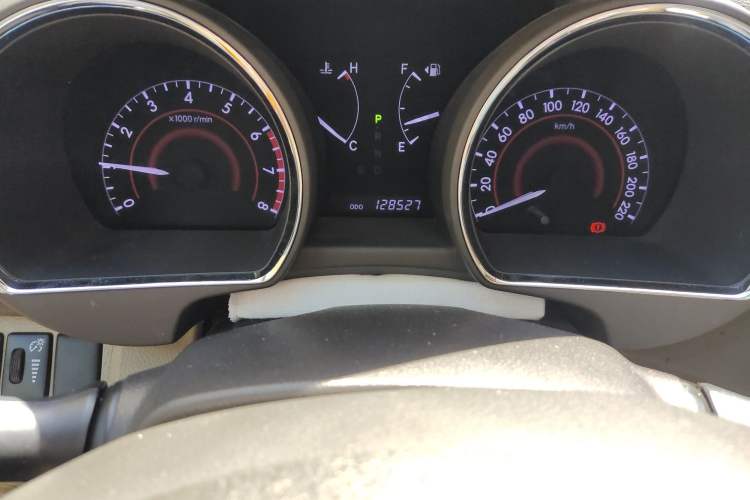 Used Toyota Highlander 2012 2.7L 2WD 5-Seater Elite Edition Odometer Close Up