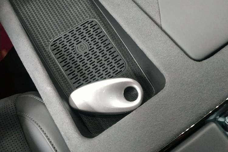 Used VOYAH PASSION 2024 PHEV Four-Wheel Drive Ultra-Long Range Flagship Model
