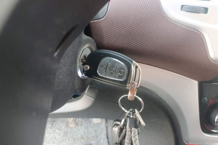 Used HYOSOW H3 2015 1.5L manual Comfort trim level
