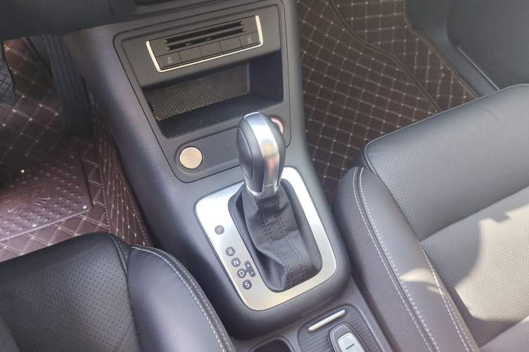 Used Volkswagen Tiguan 2016 300TSI Automatic Two-Wheel Drive Luxury Edition Gear Lever