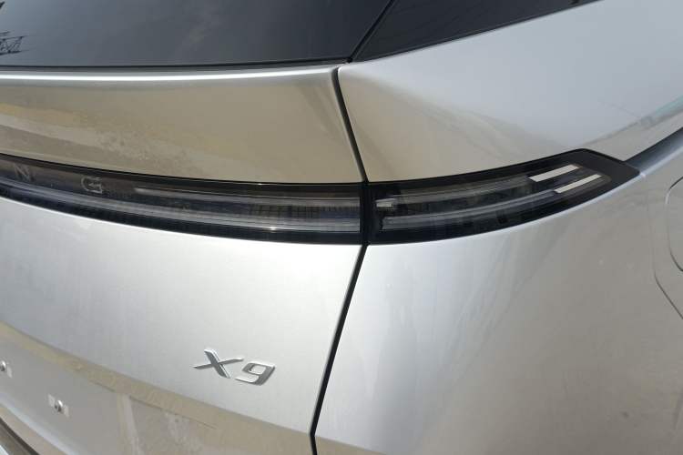 Used XPeng X9 2024 702 Ultra-Long Range Pro Right Rear Taillight