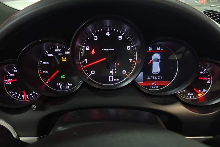 Used Porsche Cayenne 2011 Cayenne 3.0T Odometer Close Up