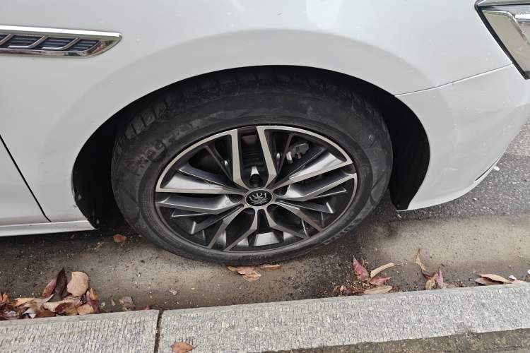 Used BYD Qin PLUS 2021 DM-i 55KM Flagship Model Right Front Wheel Hub