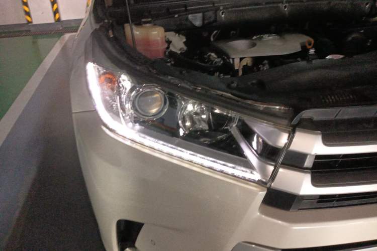 Used Toyota Highlander 2018 2.0T Four-Wheel Drive Luxury Edition 7 Seats China V Emission Standard