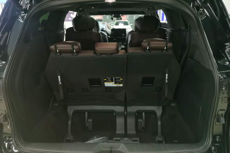 Used Toyota Granvia 2026 Model 2.5L Hybrid Prestige PLUS Four-Wheel Drive Edition
