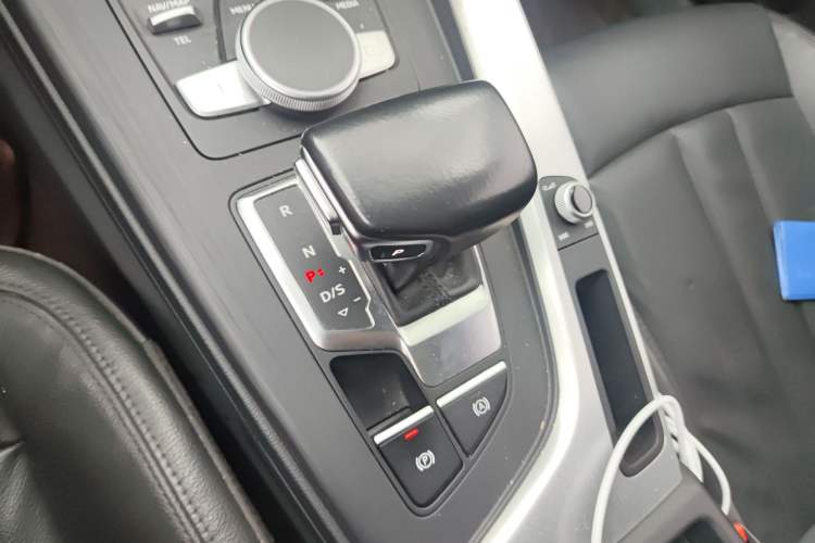 Used Audi A4L 2019 40 TFSI Fashion Edition China VI Emission Standard