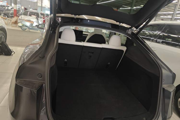 Used Tesla Model Y 2025 Rear-Wheel-Drive Version Trunk