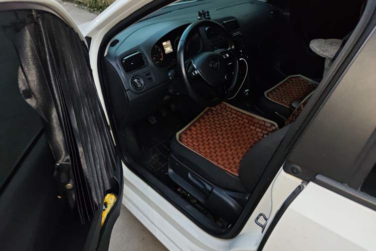 Used Volkswagen Polo 2014 1.4L Manual Fashion Edition
