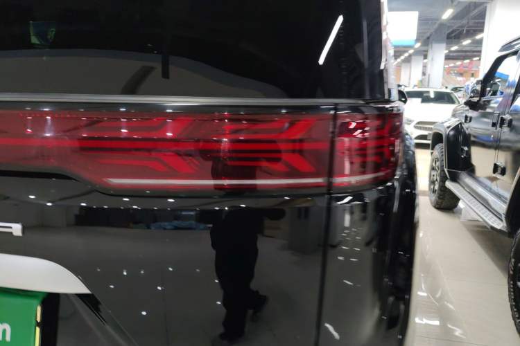 Used Denza D9 2022 DM-i 970 Four-Wheel Drive Flagship Model
