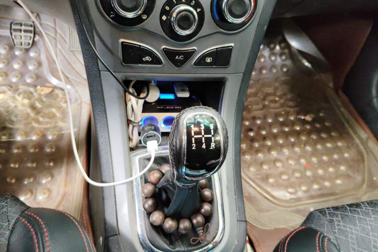 Used Cowin C3 2015 1.5L Manual Gold Diamond Edition Gear Lever