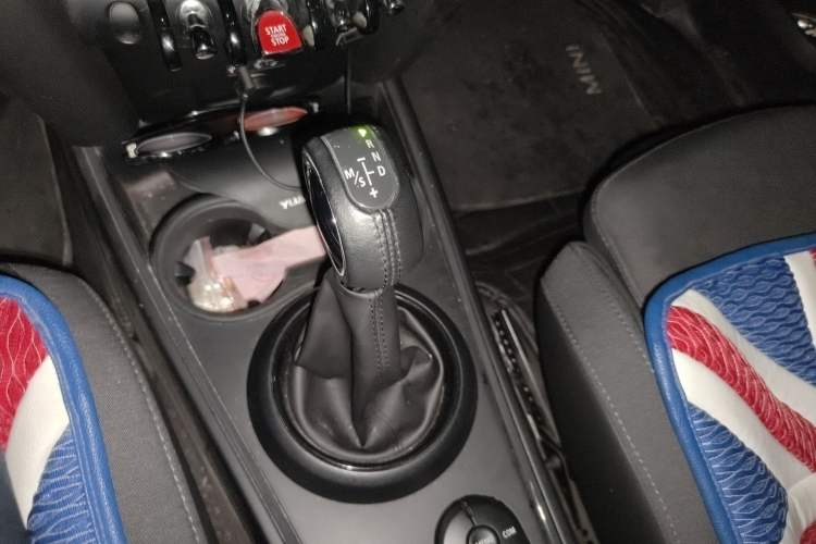 Used MINI Countryman 2017 1.5T COOPER ALL4 Traveler Gear Lever
