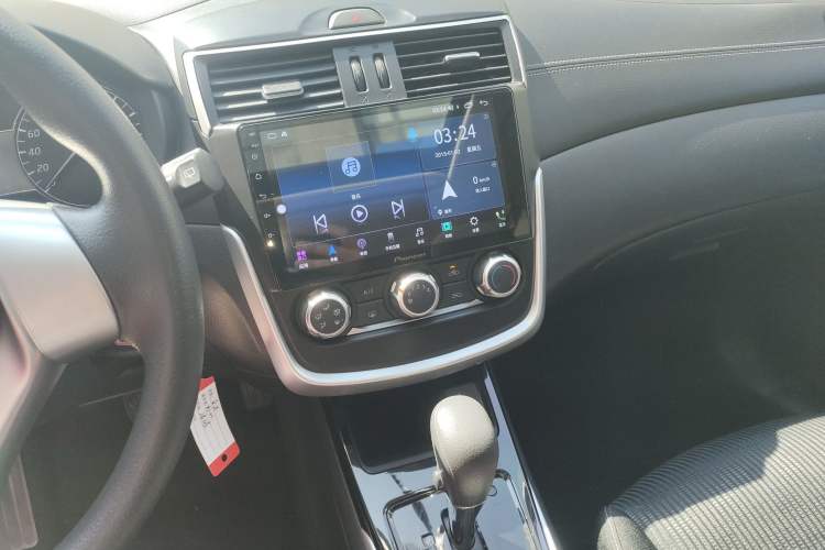 Used Nissan Tiida 2016 1.6L CVT Cool Dynamic Edition Audio And AC Panel