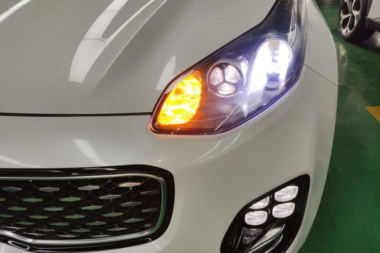 Used Kia KX5 2017 1.6T Automatic Two-Wheel Drive 15th Anniversary Special Edition DLX Left Front Headlight