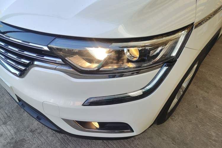 Used Renault Koleos 2017 2.0L Two-Wheel-Drive Leading Edition