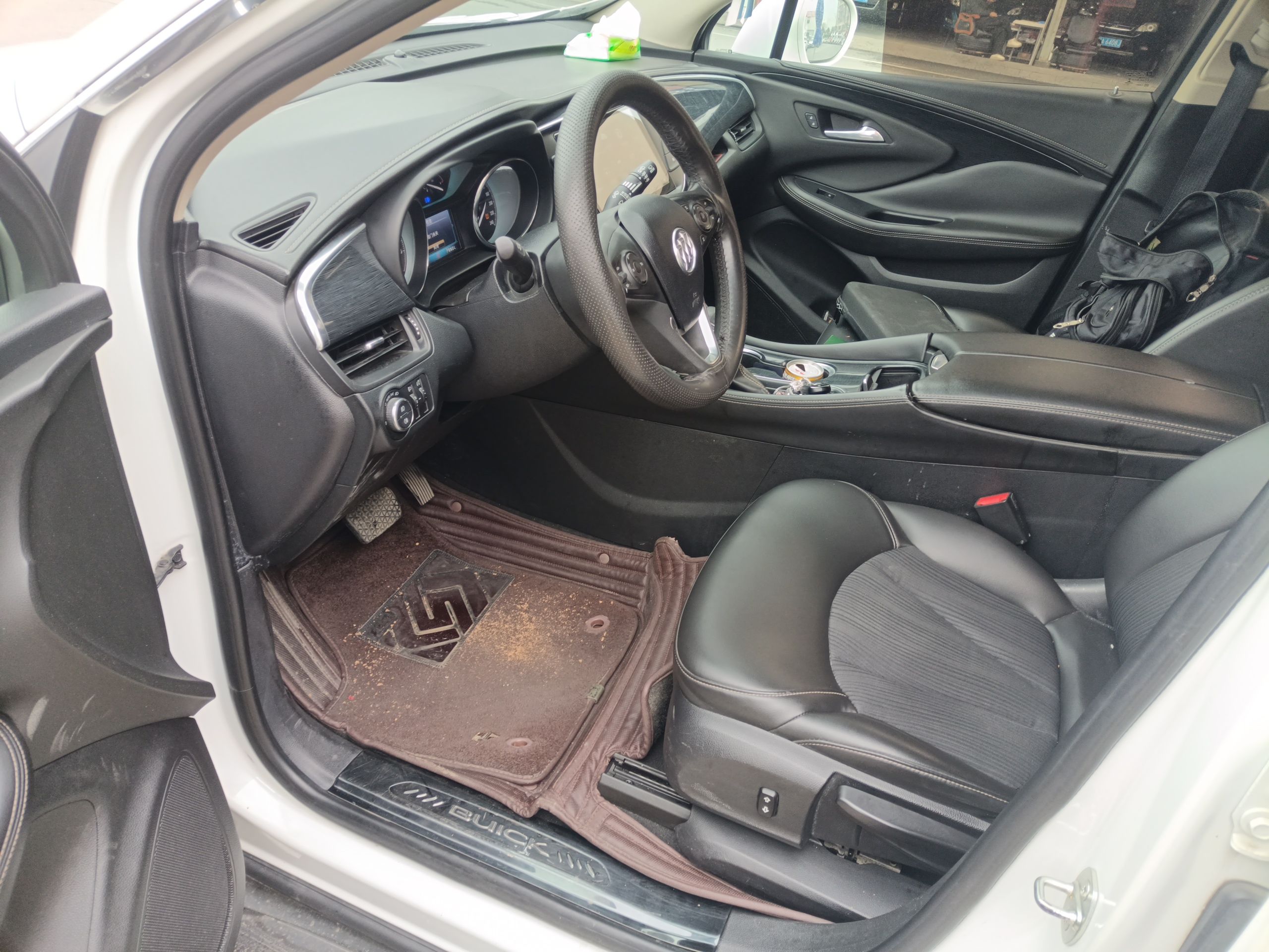 Переднее сиденье в автомобиле