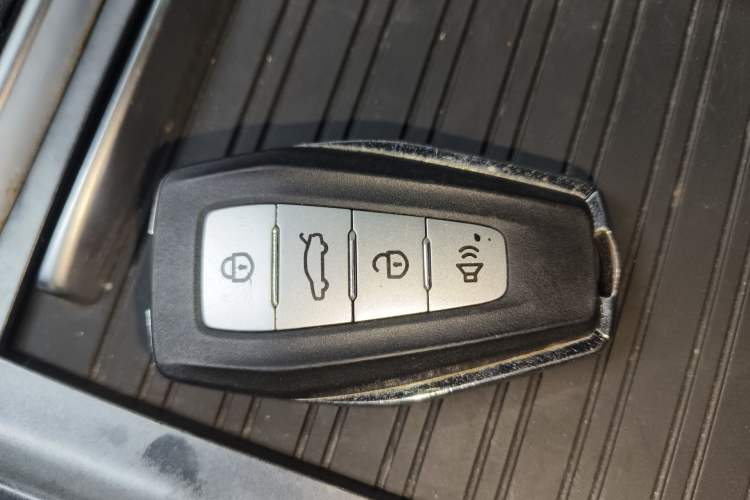 Used Geely Auto Emgrand 2019 Leading Edition 1.5L CVT Upward Asian Games Edition China VI Vehicle Key