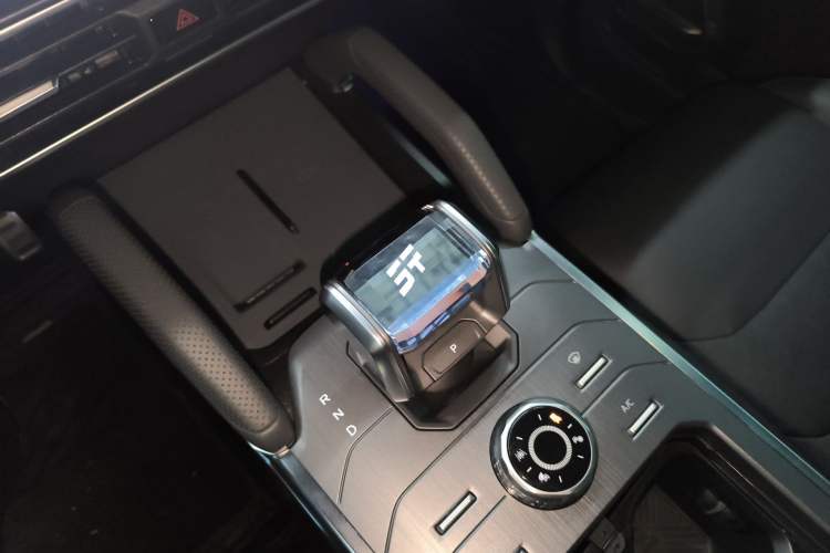 Used JETOUR Shanhai Traveler C-DM 2024 C-DM 208KM Mountain & Wilderness Edition Gear Lever